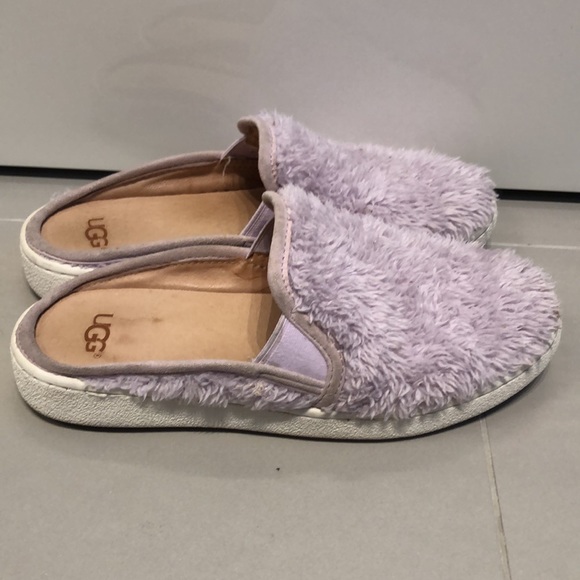 UGGs purple fuzzy slippers - Picture 3 of 7